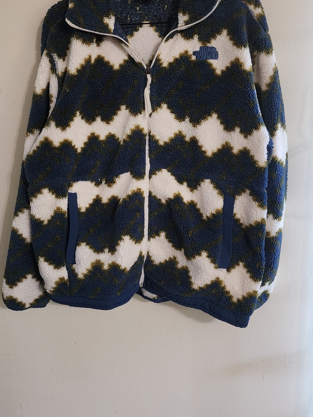 The North Face Aztec Chevron Print Sherpa Fleece Full Zip Jacket XL